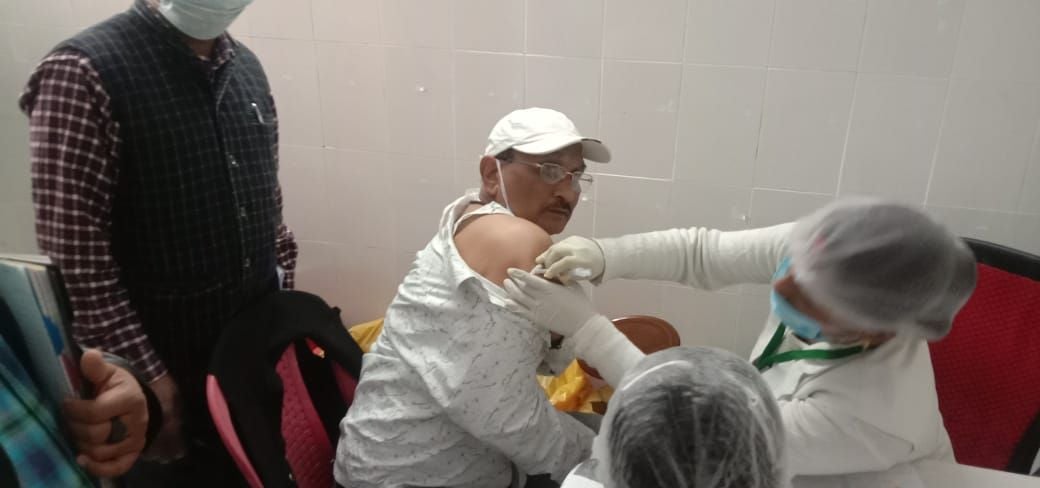 1432 Front line workers get first dose of vaccine 1432 Front line workers get first dose of vaccine