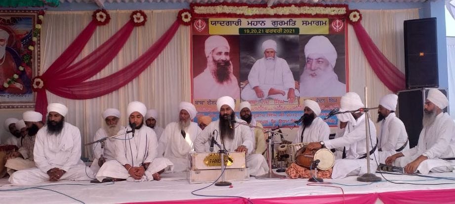 बाजपुर के नानकसर ठाठ गुरुद्वारा साहिब के समागम में कथा कीर्तन करते रागी जत्थे। बाजपुर के नानकसर ठाठ गुरुद्वारा साहिब के समागम में कथा कीर्तन करते रागी जत्थे।