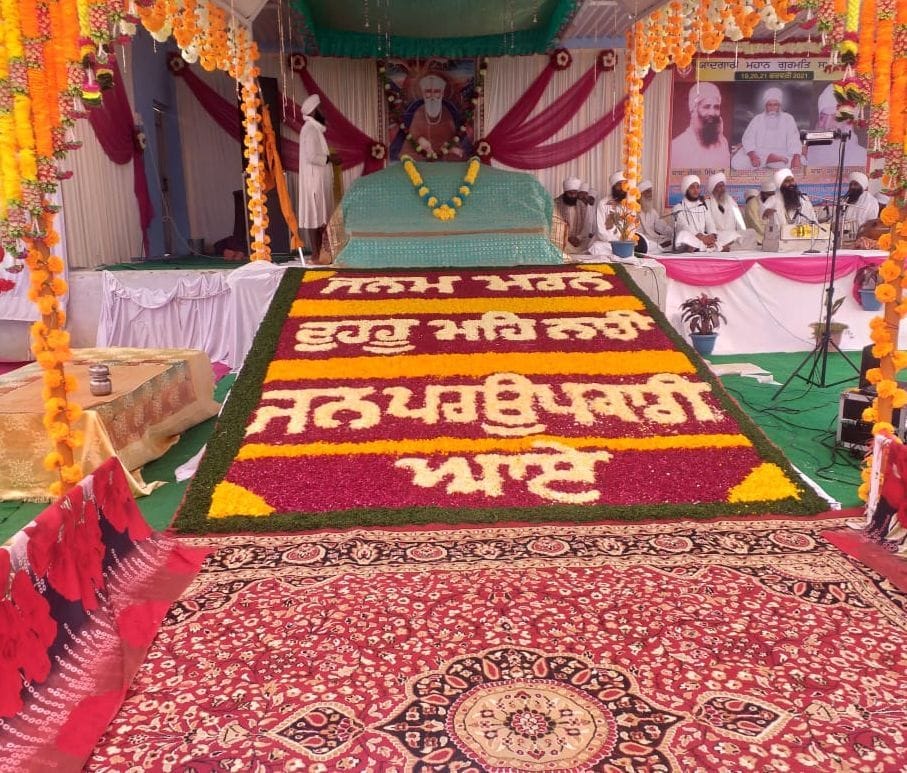 बाजपुर के गजरौला स्थित गुरुद्वारा नानकसर ठाठ में सजा दीवान। बाजपुर के गजरौला स्थित गुरुद्वारा नानकसर ठाठ में सजा दीवान।