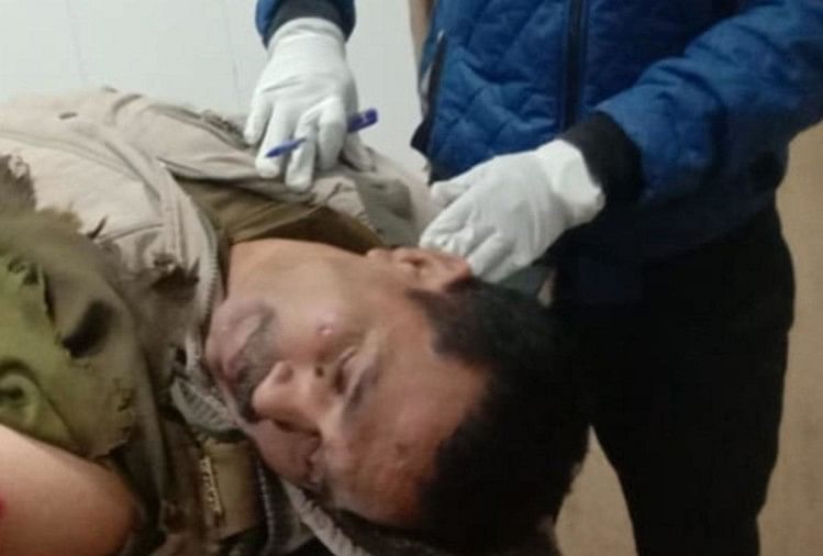 यूपी: बीमार कैदियों को पीजीआई लेकर जा रही एंबुलेंस एक्सप्रेस-वे पर पलटी, दो सिपाही समेत छह घायल घायल सिपाही अस्पताल में भर्ती