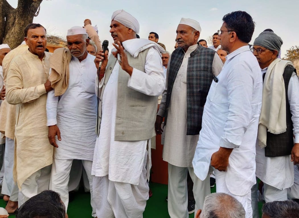 शामली क्षेत्र के गांव कुडाना में पंचायत को सम्बोधित करते चौधरी श्यामसिंह शामली क्षेत्र के गांव कुडाना में पंचायत को सम्बोधित करते चौधरी श्यामसिंह