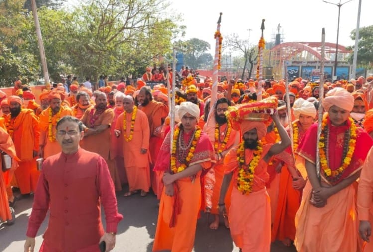 पंचायती अखाड़ा श्री निरंजनी के संत पहुंचे हरिद्वार