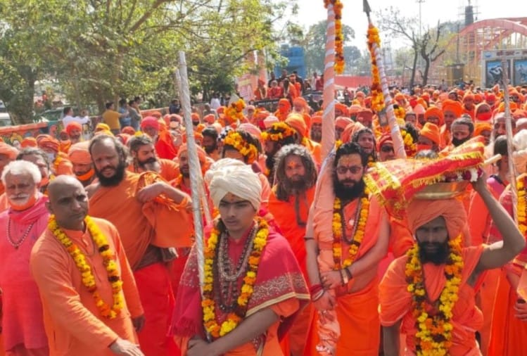 पंचायती अखाड़ा श्री निरंजनी के संत पहुंचे हरिद्वार