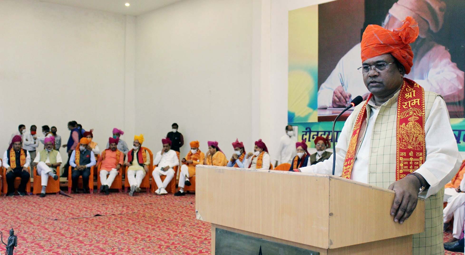 फोटो=8-  भारत रत्न नानाजी देशमुख की पुण्यतिथि पर डीआईआर सभाकक्ष में संबोधन करते केंद्रीय इस्पात र?
