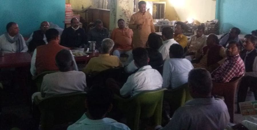 बरला में बैठक को संबोधित करते विधायक प्रमोद ऊटवाल। बरला में बैठक को संबोधित करते विधायक प्रमोद ऊटवाल।