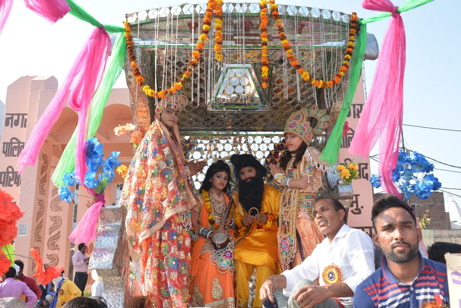 रविदास जयंती पर निकाली शोभायात्रा में शामिल सुंदर झांकी। । रविदास जयंती पर निकाली शोभायात्रा में शामिल सुंदर झांकी। ।