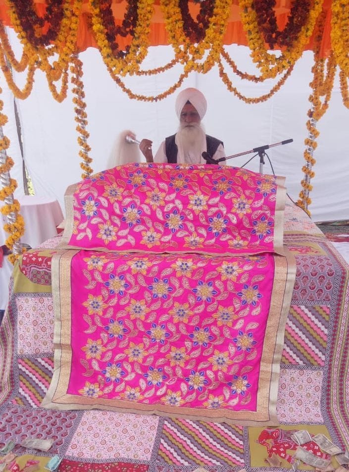 बाजपुर गांव बिचपुरी माधोगंज धार्मिक स्थल (कुटिया) में सजा दीवान साहिब। बाजपुर गांव बिचपुरी माधोगंज धार्मिक स्थल (कुटिया) में सजा दीवान साहिब।