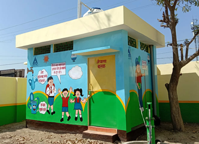 प्राथमिक विद्यालय ज्ञानागढ़ में बना शौचालय। प्राथमिक विद्यालय ज्ञानागढ़ में बना शौचालय।