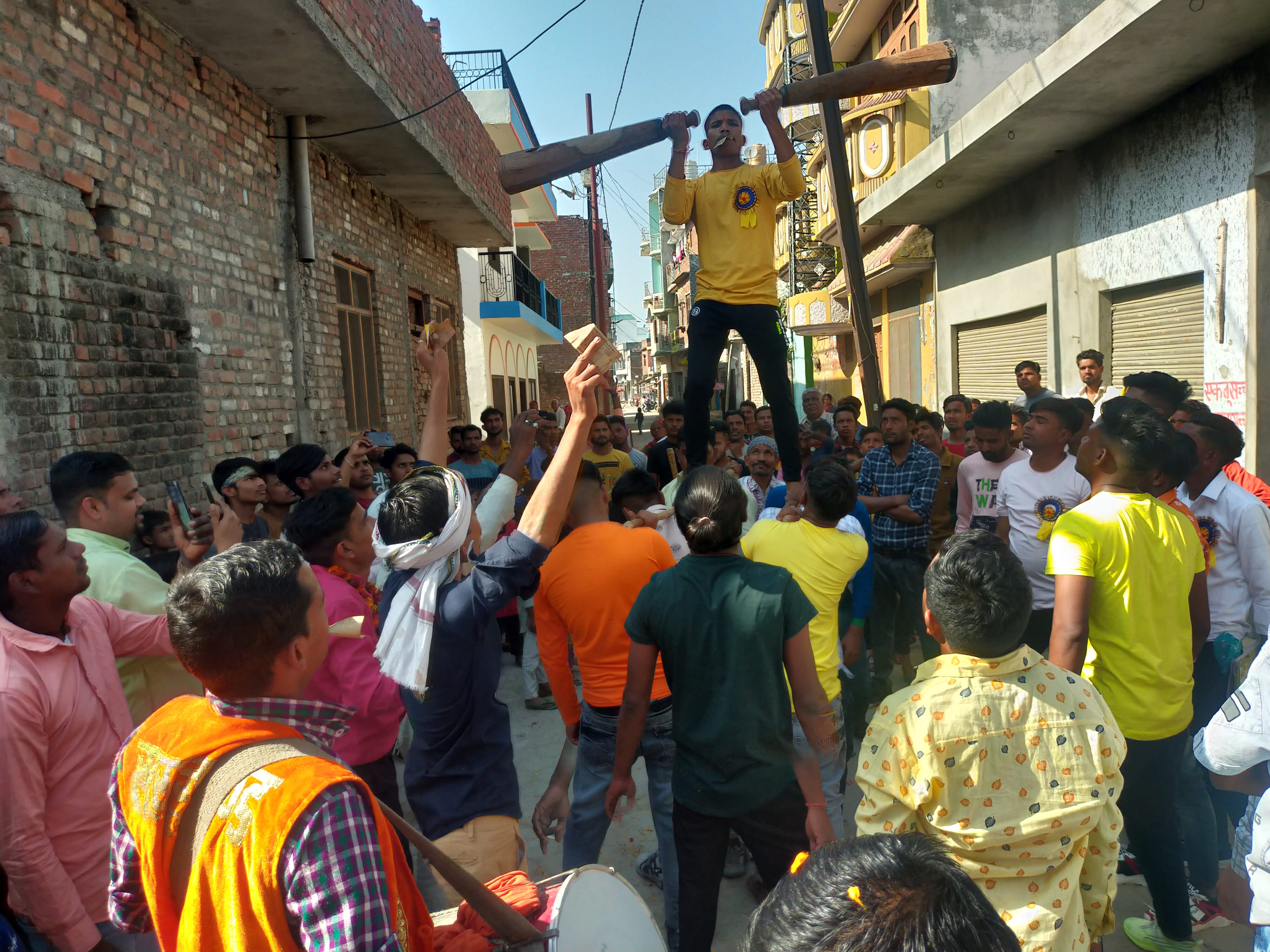 हल्दौर के मोहल्ला खेड़ा में संत रविदास की कमेटी द्वारा संत शिरोमणि रविदास जयंती पर अखाड़े में कर? हल्दौर के मोहल्ला खेड़ा में संत रविदास की कमेटी द्वारा संत शिरोमणि रविदास जयंती पर अखाड़े में कर?