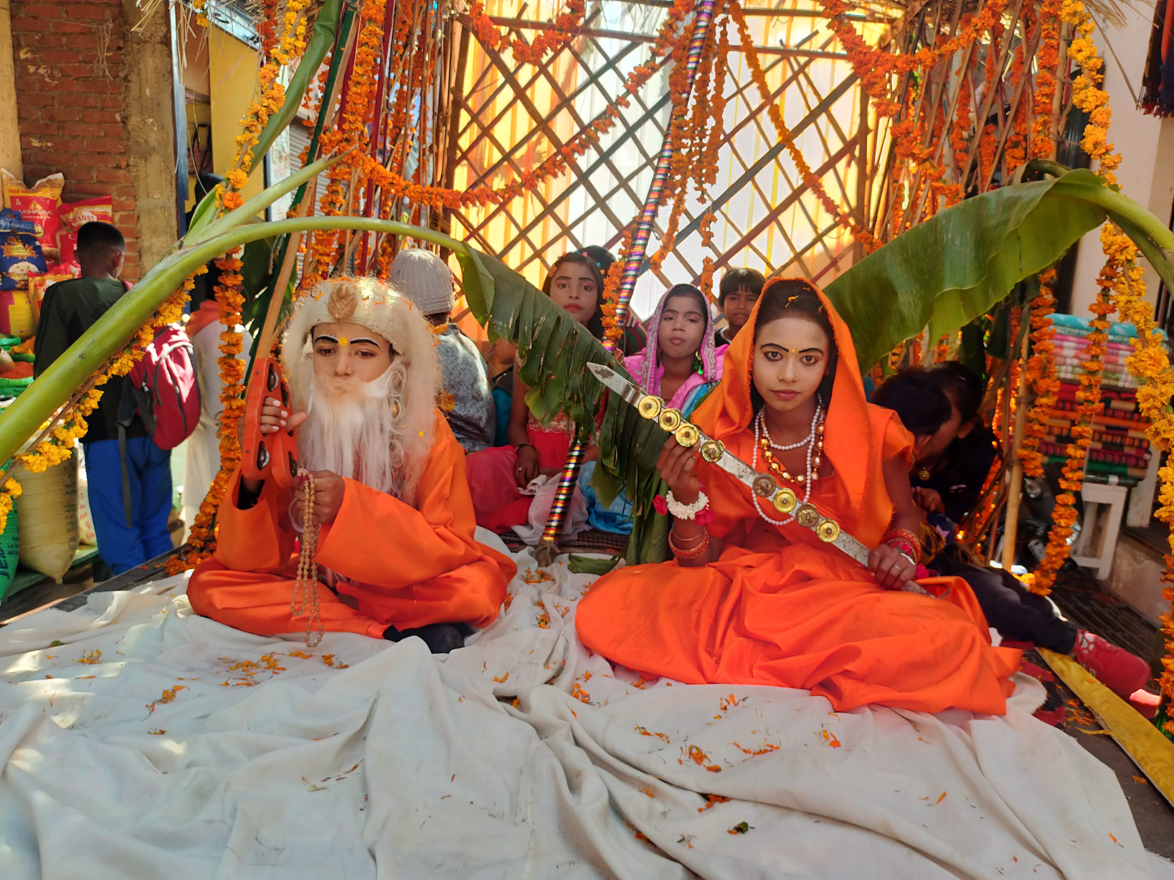 हल्दौर में मोहल्ला अल्लहावाला कमेटी द्वारा संत की शोभायात्रा में शामिल झांकी। हल्दौर में मोहल्ला अल्लहावाला कमेटी द्वारा संत की शोभायात्रा में शामिल झांकी।