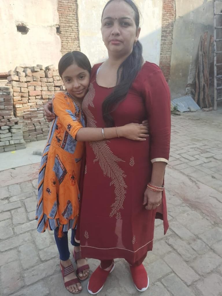 बोहर में आत्महत्या करने वाली महिला अपनी बेटी के साथ बोहर में आत्महत्या करने वाली महिला अपनी बेटी के साथ