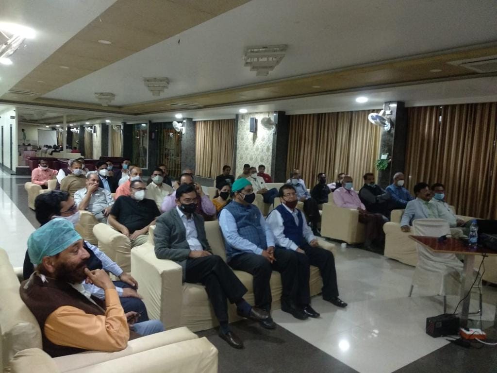 कार्यशाला में मौजूद अधिकारी कार्यशाला में मौजूद अधिकारी