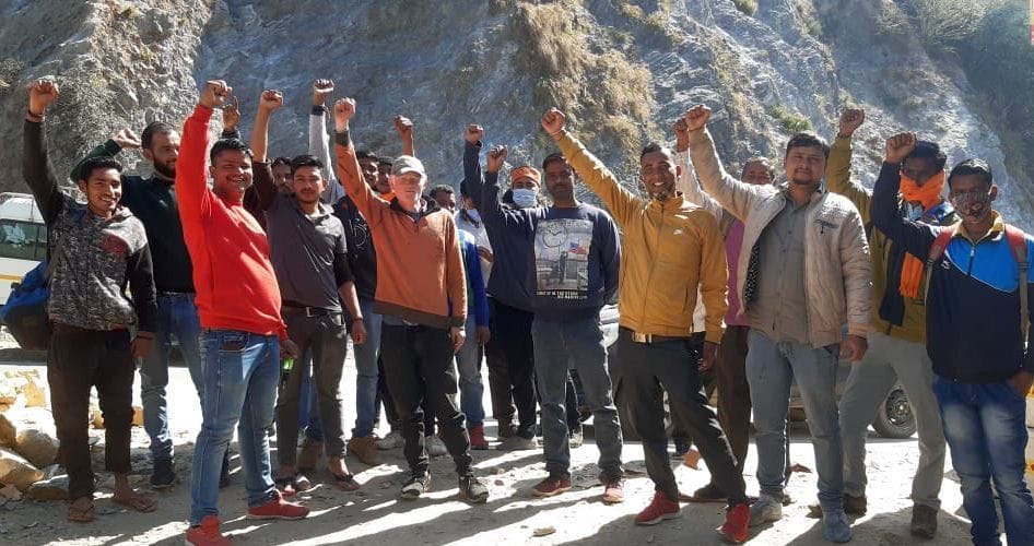कनालीछीना में वन विभाग के खिलाफ प्रदर्शन करते लोगा।