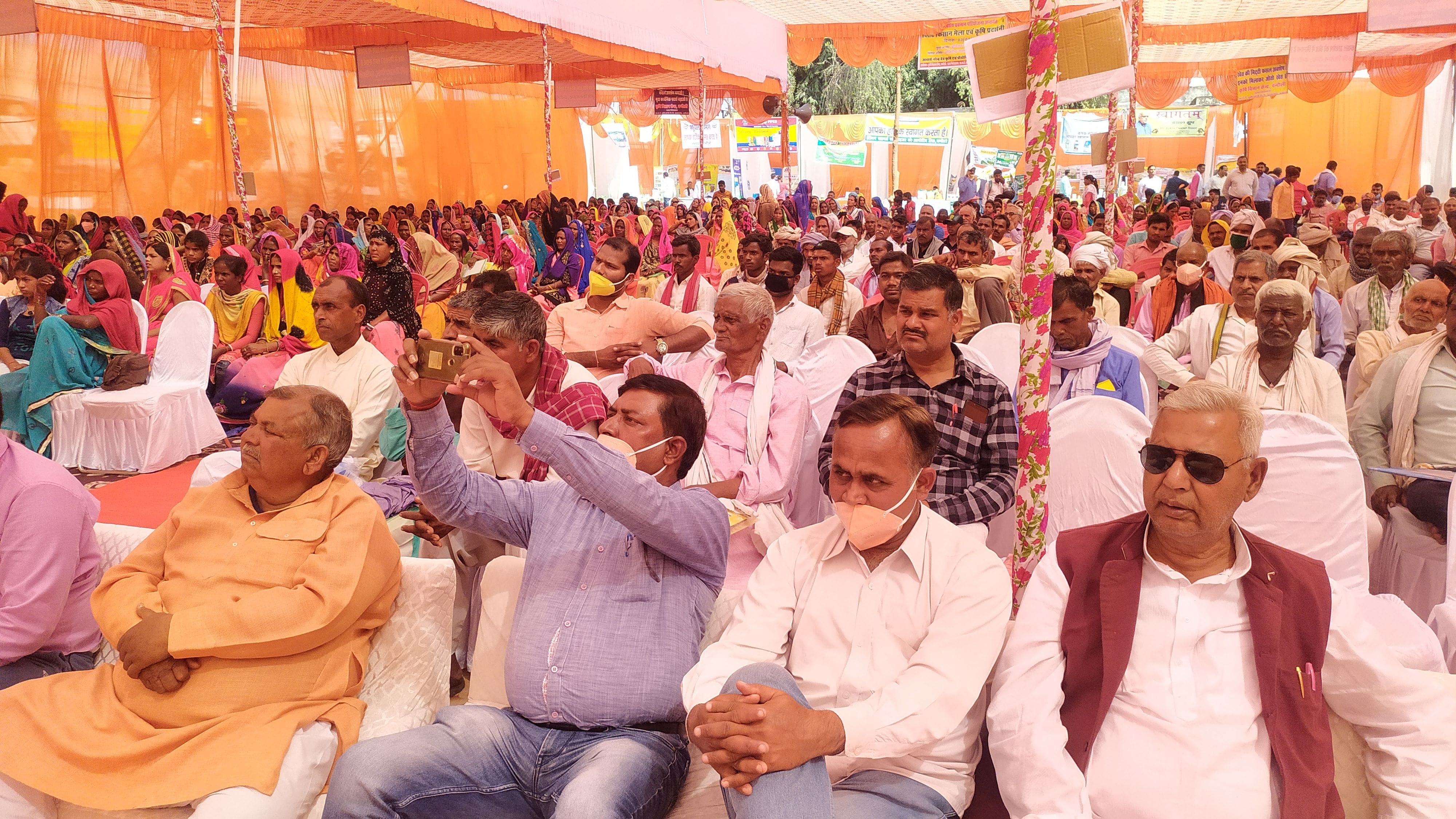 केवीके में कार्यक्रम के दौरान उपस्थित किसान केवीके में कार्यक्रम के दौरान उपस्थित किसान