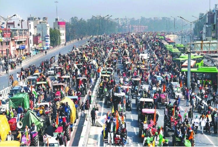 विरोध: दिल्ली की सीमाओं पर नौ माह से डटे किसान, आज से दो दिवसीय अधिवेशन