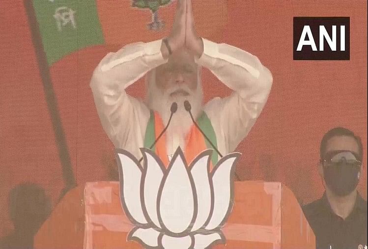 बंगाल में पीएम मोदी की हुंकार: सपने दिखाए, वादे किए, ममता पर हमला बोला... पढ़िए बड़ी बातें