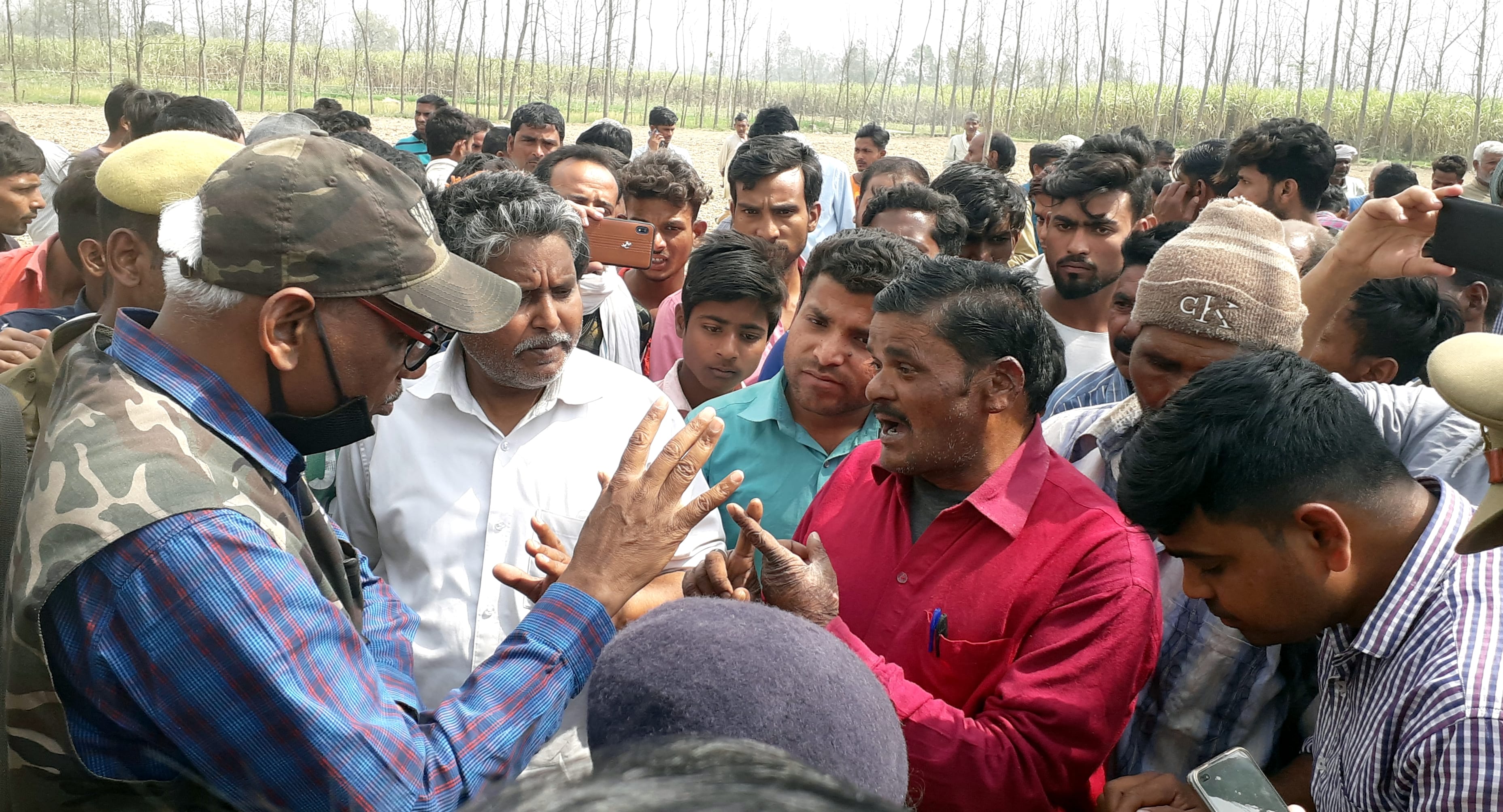 बिजनौर - अफजलगढ़ के गांव अलियारपुर के जंगल में गुलदार के हमले में हुई किशोर की मौत के विरोध में एसड बिजनौर - अफजलगढ़ के गांव अलियारपुर के जंगल में गुलदार के हमले में हुई किशोर की मौत के विरोध में एसड