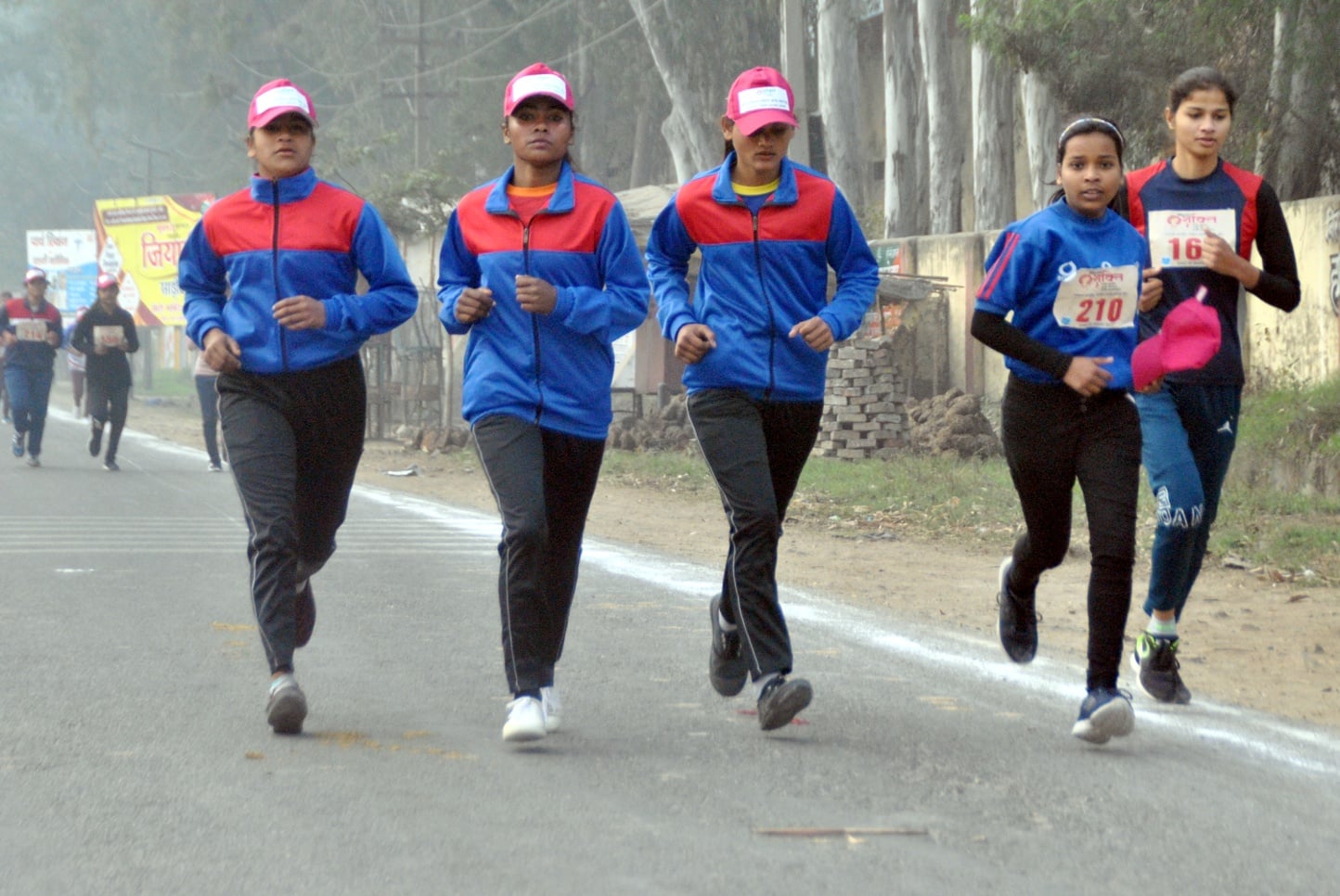 शामली माजरा रोड पर मिशन शक्ति अभियान के अन्तर्गत क्राँस कन्ट्री दौड प्रतियोगिता में भाग लेती छा? शामली माजरा रोड पर मिशन शक्ति अभियान के अन्तर्गत क्राँस कन्ट्री दौड प्रतियोगिता में भाग लेती छा?