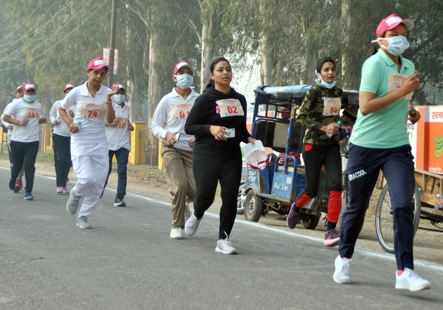 शामली माजरा रोड पर मिशन शक्ति अभियान के अन्तर्गत क्राँस कन्ट्री दौड प्रतियोगिता में भाग लेती मह? शामली माजरा रोड पर मिशन शक्ति अभियान के अन्तर्गत क्राँस कन्ट्री दौड प्रतियोगिता में भाग लेती मह?