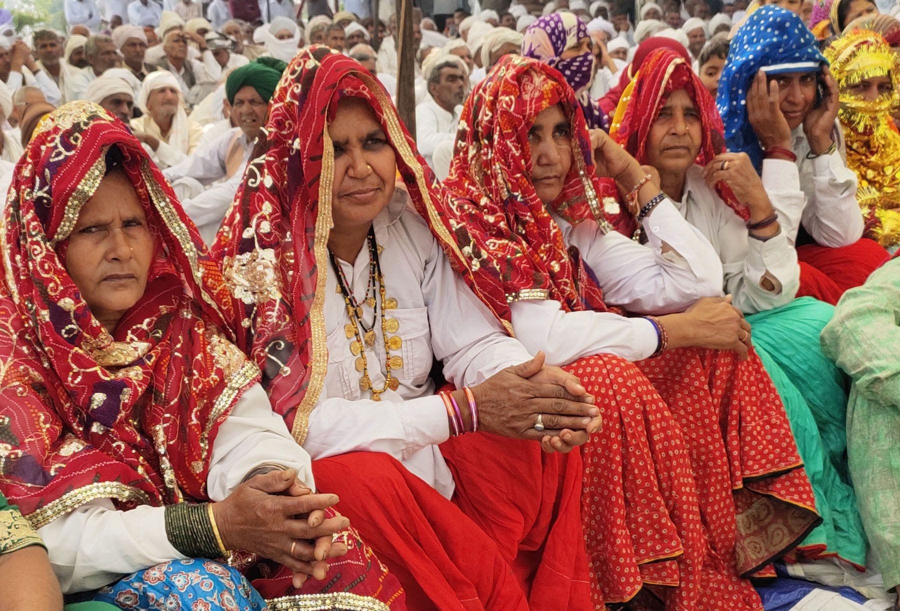 धरने में मौजूद महिलाएं। संवाद धरने में मौजूद महिलाएं। संवाद