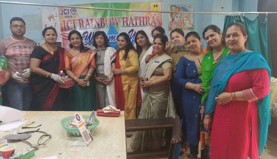 जेसीआई रेनवो क्लब की पदाधिकारी महिला दिवस मनाते हुए।