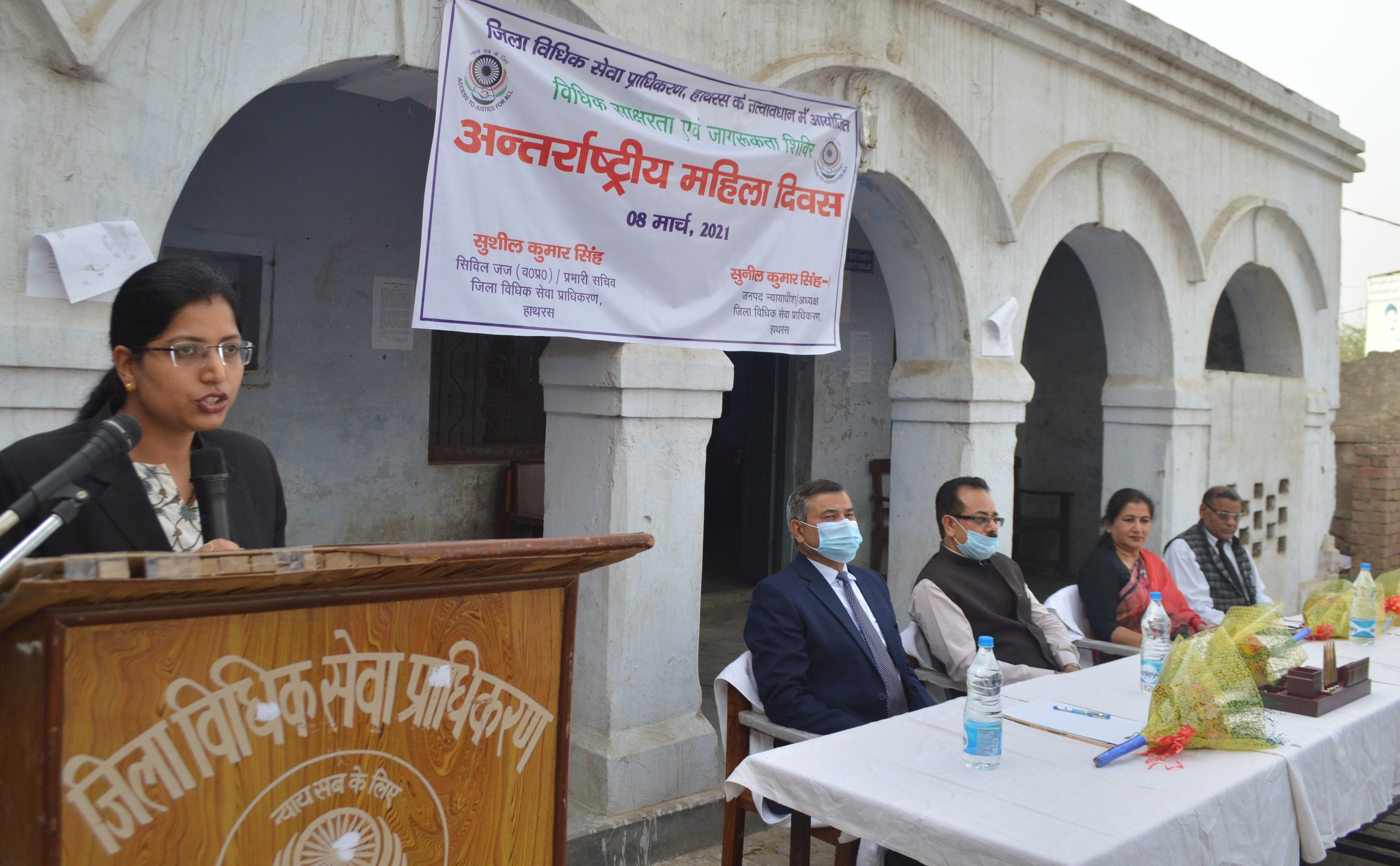 महिला दिवस पर जिला न्यायालय में आयोजित कार्यक्रम में मंचासीन न्याययिक अधिकारी। महिला दिवस पर जिला न्यायालय में आयोजित कार्यक्रम में मंचासीन न्याययिक अधिकारी।