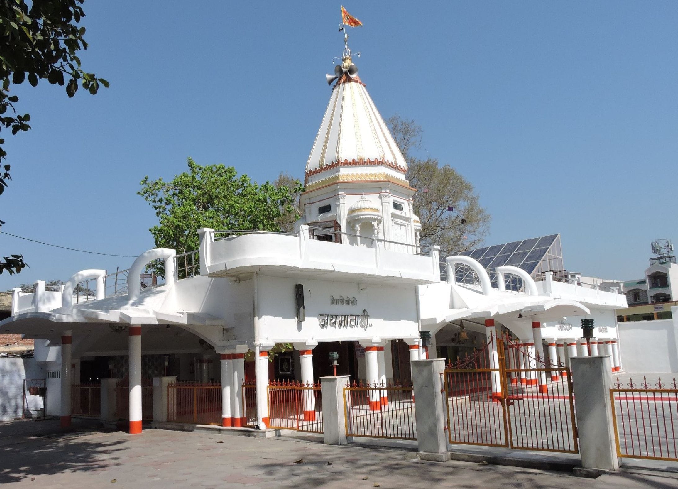 शाहजहांपुर के टाउनहाल स्थित बाबा विश्वनाथ मंदिर। संवाद