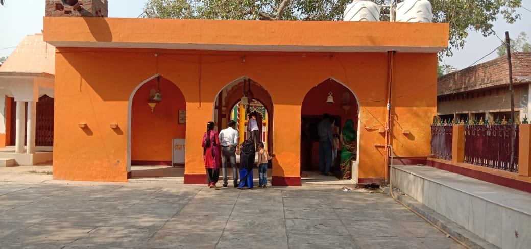 सेहरामऊ दक्षिणी। कस्बा स्थित बाबा कालसेन शिव मंदिर