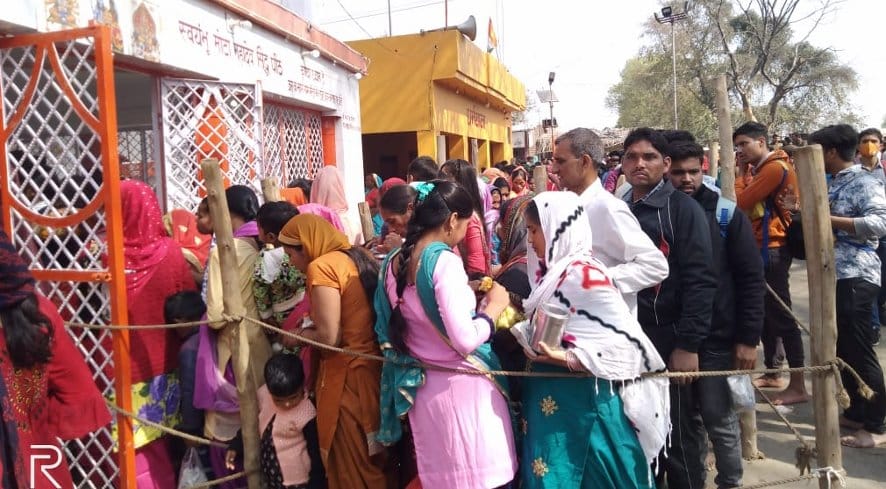 नजीबाबाद के मोटा महादेव स्वयंभू सिद्घपीठ पर जलाभिषेक के लिए उमड़े श्रद्घालु। नजीबाबाद के मोटा महादेव स्वयंभू सिद्घपीठ पर जलाभिषेक के लिए उमड़े श्रद्घालु।