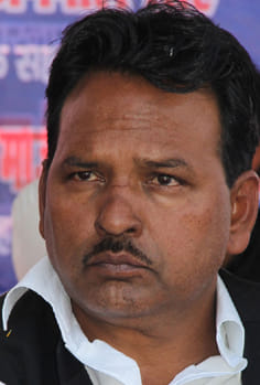 पूर्व विधायक रविन्द्र मोल्हू पूर्व विधायक रविन्द्र मोल्हू