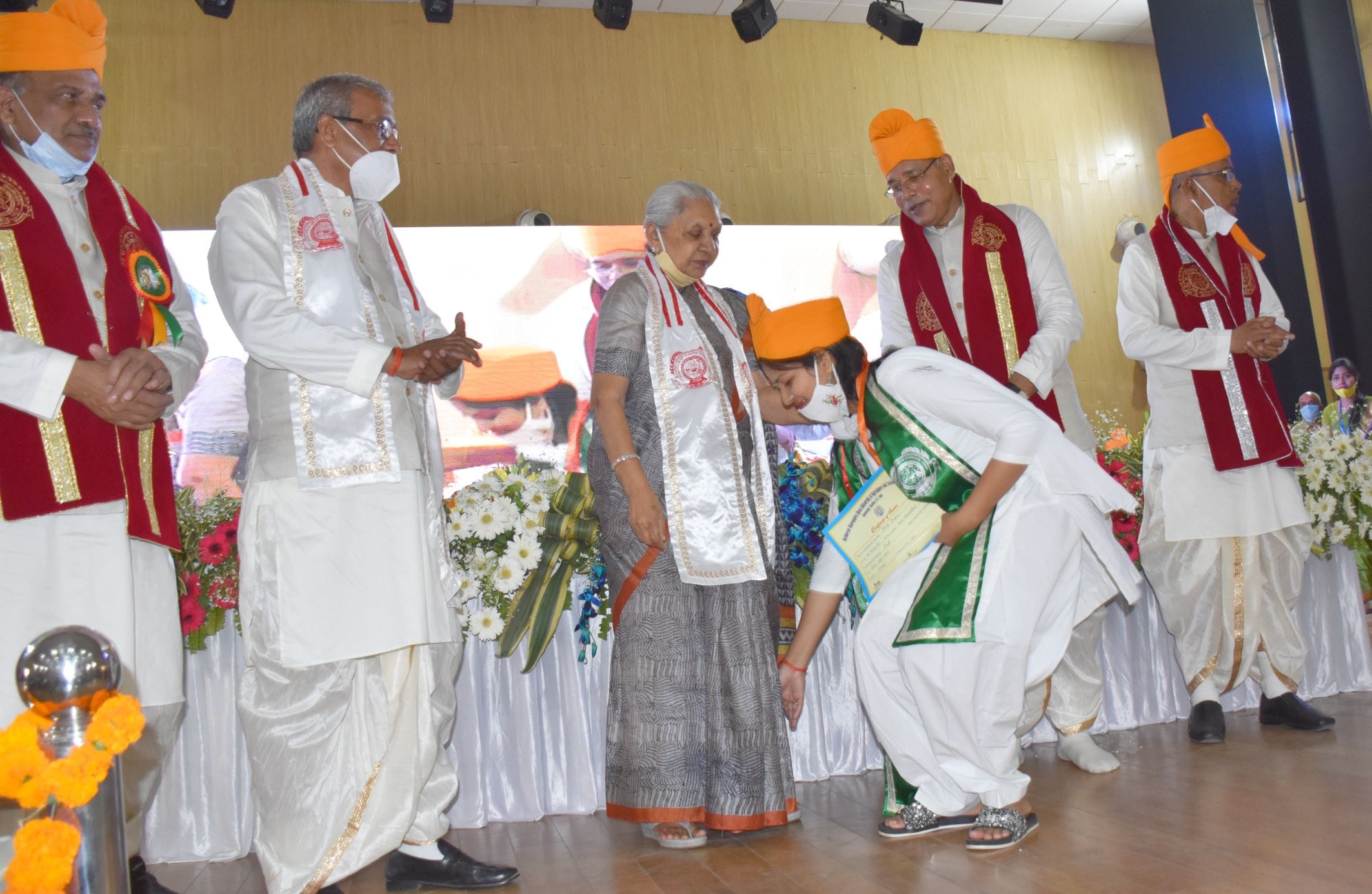 अयोध्या-आचार्य नरेंद्र देव क़ृषि विश्वविद्यालय में आयोजित दिक्षांत समारोह में गोल्ड मेडल प्रा? अयोध्या-आचार्य नरेंद्र देव क़ृषि विश्वविद्यालय में आयोजित दिक्षांत समारोह में गोल्ड मेडल प्रा?