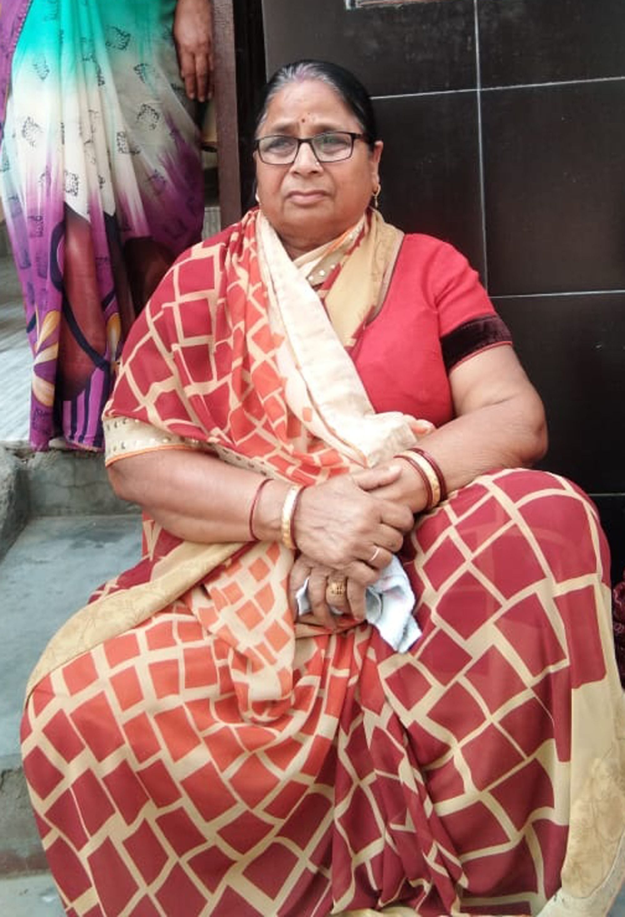 पीड़िता रोशनी देवी, जिनकी चेन झपटी गई। पीड़िता रोशनी देवी, जिनकी चेन झपटी गई।
