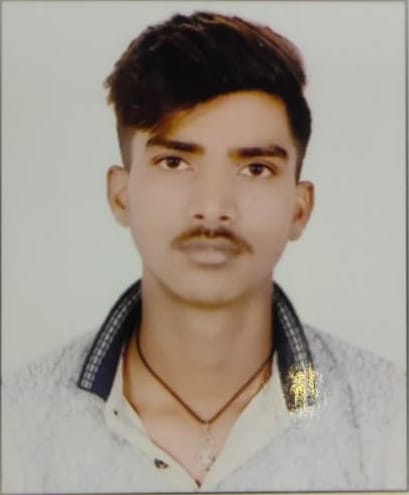 मृतक सतीश का फाइल फोटो मृतक सतीश का फाइल फोटो