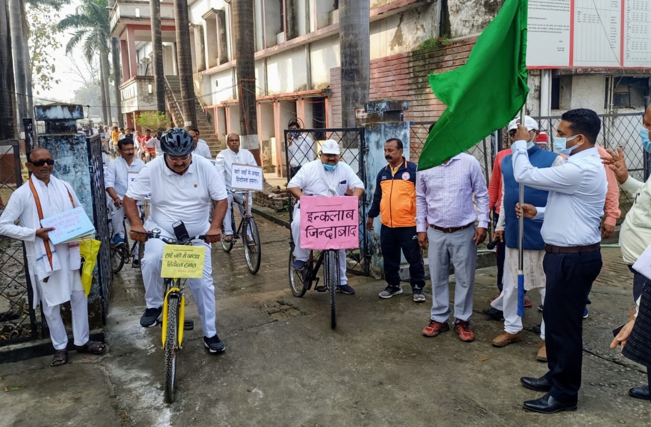 नगर के वीर लोरिक स्पोर्ट स्टेडियम परिसर में आजादी का अमृत महोत्सव कार्यक्रम के दौरान आयोजित साइ? नगर के वीर लोरिक स्पोर्ट स्टेडियम परिसर में आजादी का अमृत महोत्सव कार्यक्रम के दौरान आयोजित साइ?