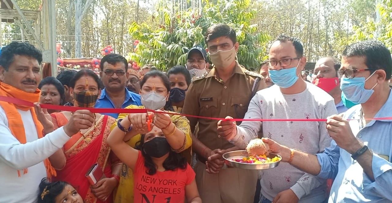 खटीमा के चकरपुर में वनखंडी महादेव मंदिर में महाशिवरात्रि मेले का फीता फाटकर शुभारंभ करतीं एसडीए खटीमा के चकरपुर में वनखंडी महादेव मंदिर में महाशिवरात्रि मेले का फीता फाटकर शुभारंभ करतीं एसडीए