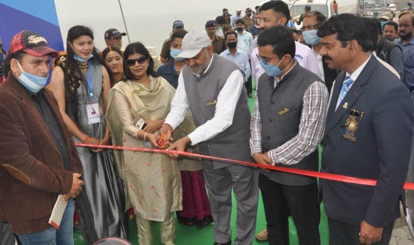 गूलरभोज के बौर जलाशय में प्रतियोगिता का शुभारंभ करतीं डीएम व वन विकास निगम के अध्यक्ष सुरेश परिह? गूलरभोज के बौर जलाशय में प्रतियोगिता का शुभारंभ करतीं डीएम व वन विकास निगम के अध्यक्ष सुरेश परिह?