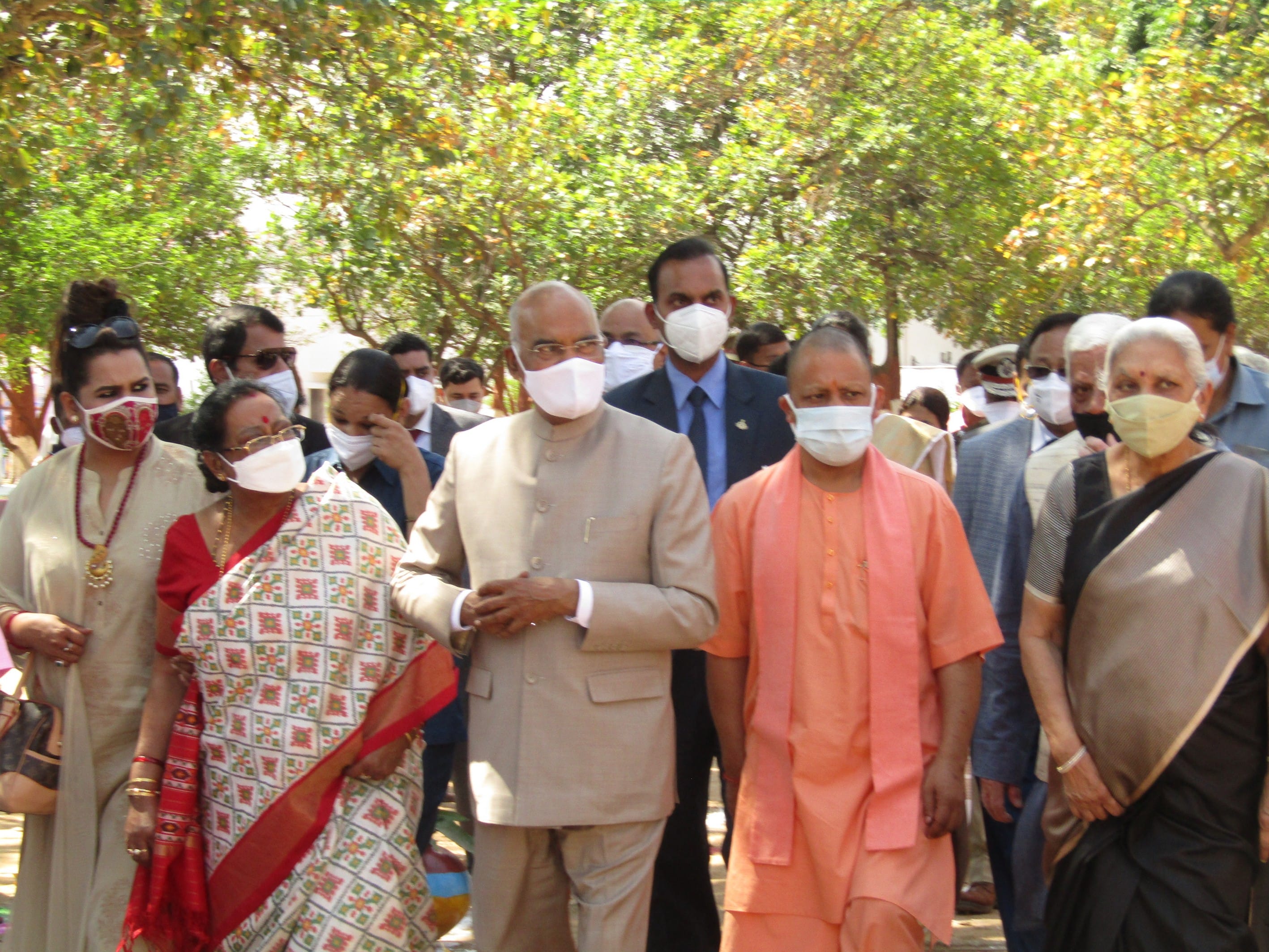 सोनभद्र के सेवा समर्पण संस्थान सेवाकुंज आश्रम कारीडांड चपकी में परिसर का निरीक्षण करते राष्ट्र?