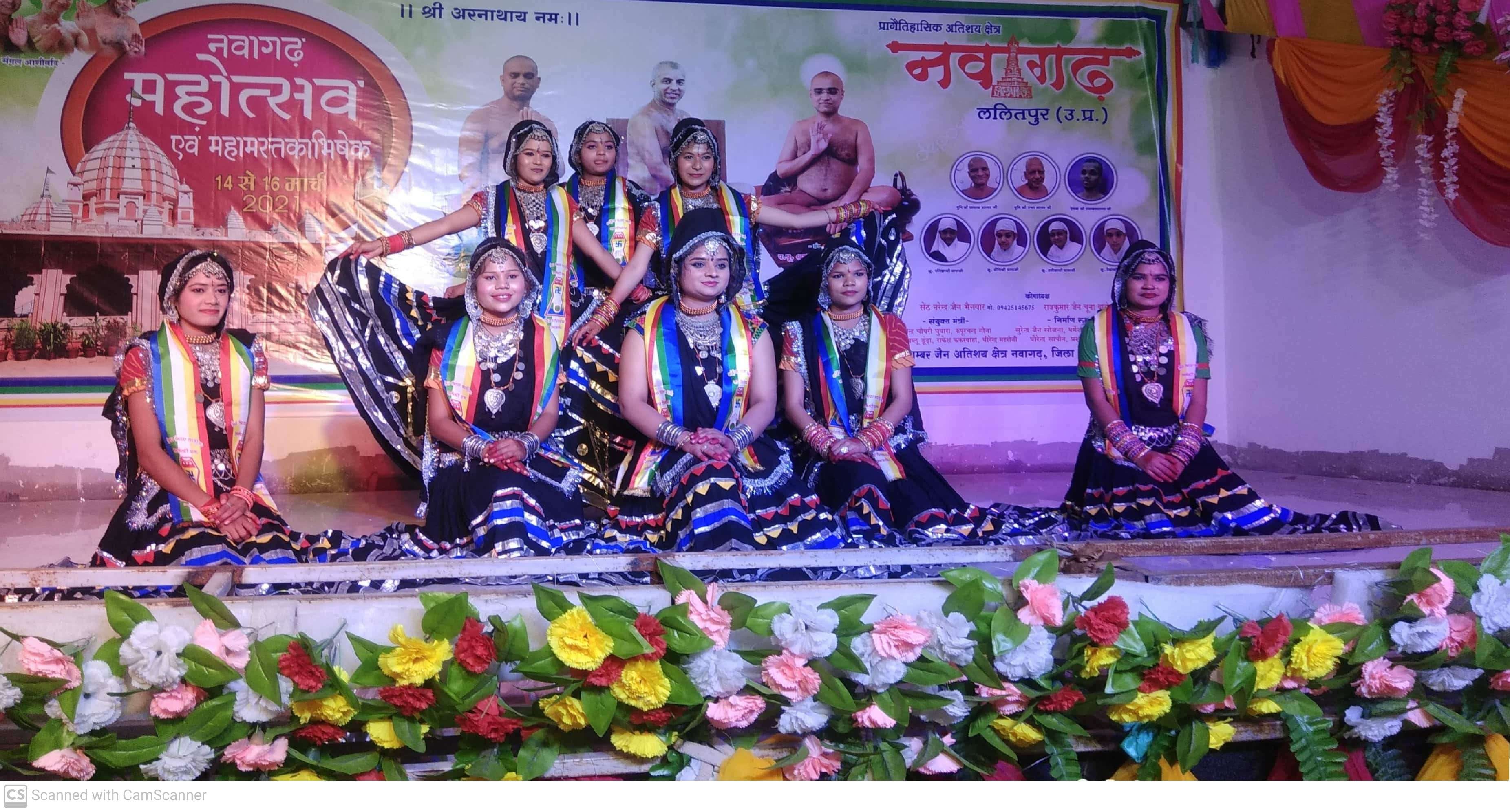 सांस्कृतिक कार्यक्रम प्रस्तुत करते मड़ावरा की पाठशाला के बच्चे सांस्कृतिक कार्यक्रम प्रस्तुत करते मड़ावरा की पाठशाला के बच्चे