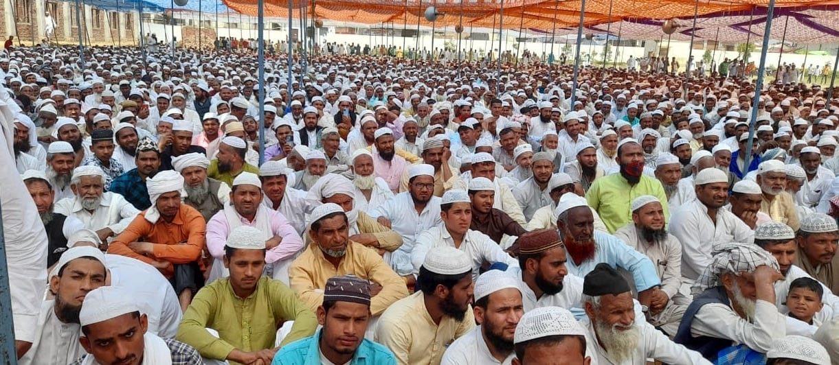 कांधला क्षेत्र के गांव गढी दौलत में आयोजित जलसे भाग लेते मुस्लिम समाज के लोग कांधला क्षेत्र के गांव गढी दौलत में आयोजित जलसे भाग लेते मुस्लिम समाज के लोग