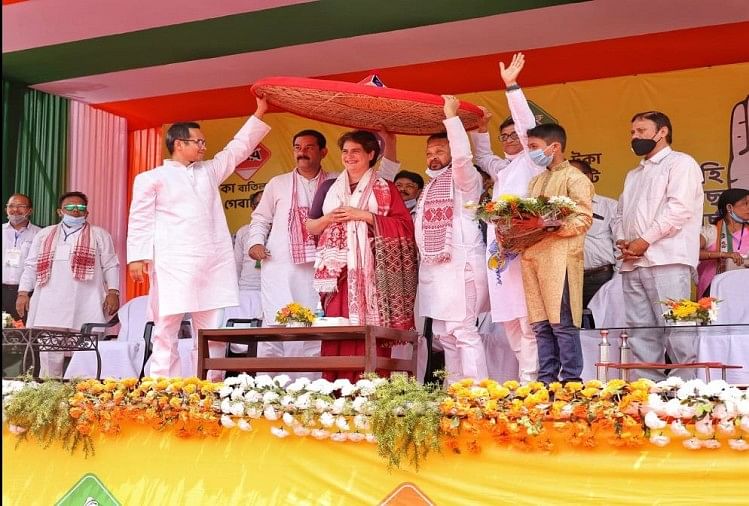 Assam Assembly Election 2021: Priyanka Gandhi Addresses A Public Rally In  Jorhat Assam - दांव-पेच: असम में बाजी पलटने पहुंचीं प्रियंका गांधी, दो दिन  में करेंगी आधा दर्जन जनसभाएं ...