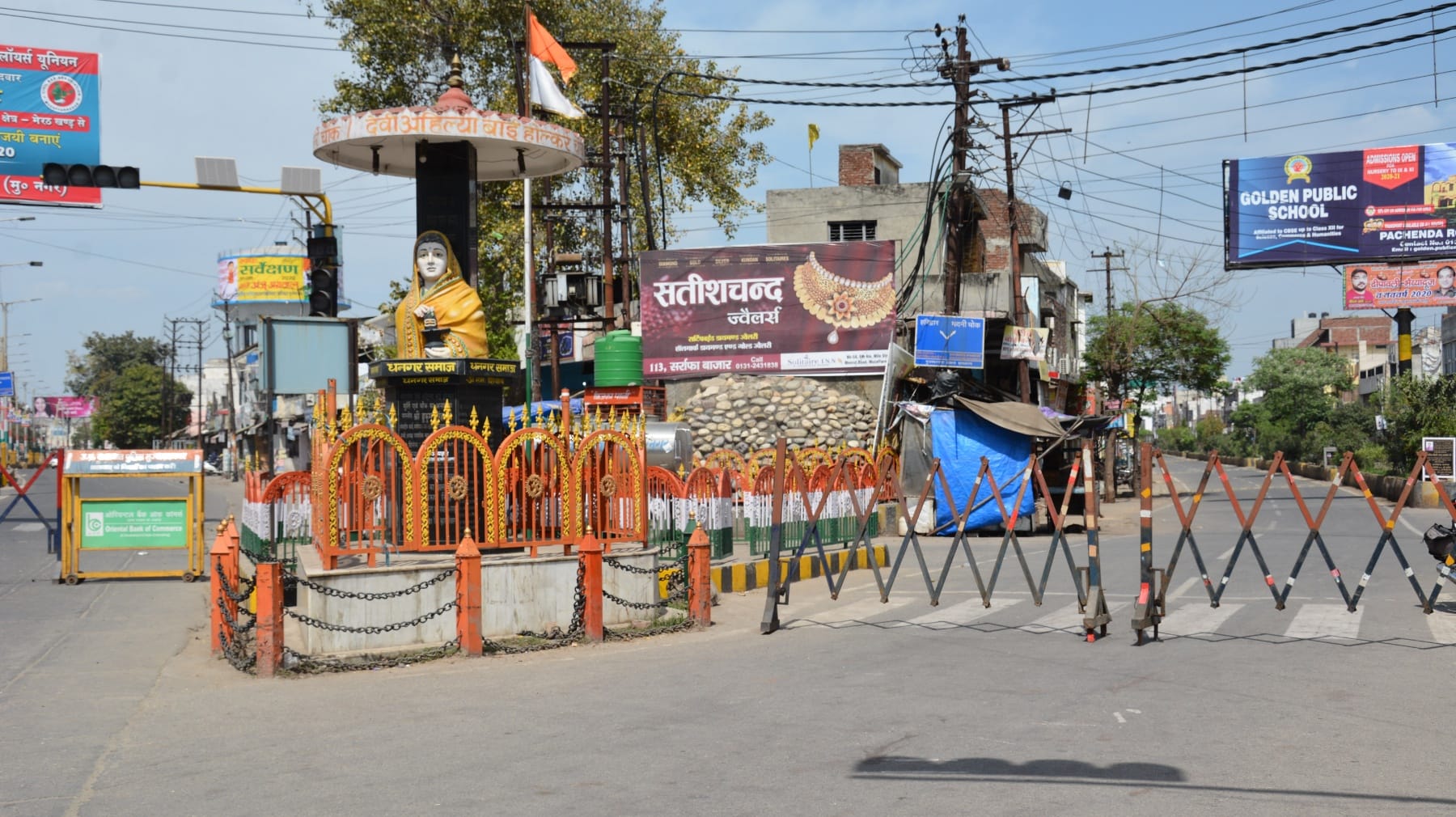 लॉकडाउन में सुनसान पडा शहर का अहिल्याबाई चौक।