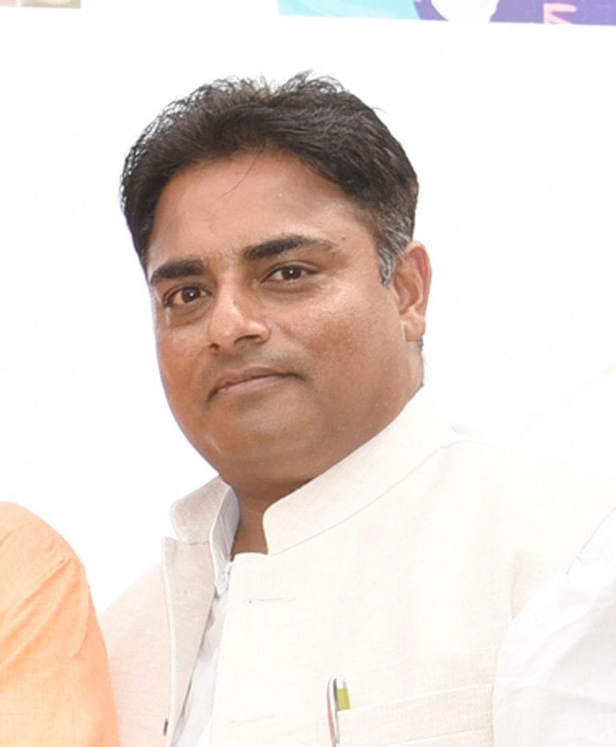 सुमित। सुमित।