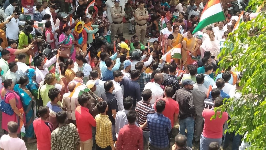 खटीमा तहसील में प्रदर्शन करते कांग्रेसी। खटीमा तहसील में प्रदर्शन करते कांग्रेसी।