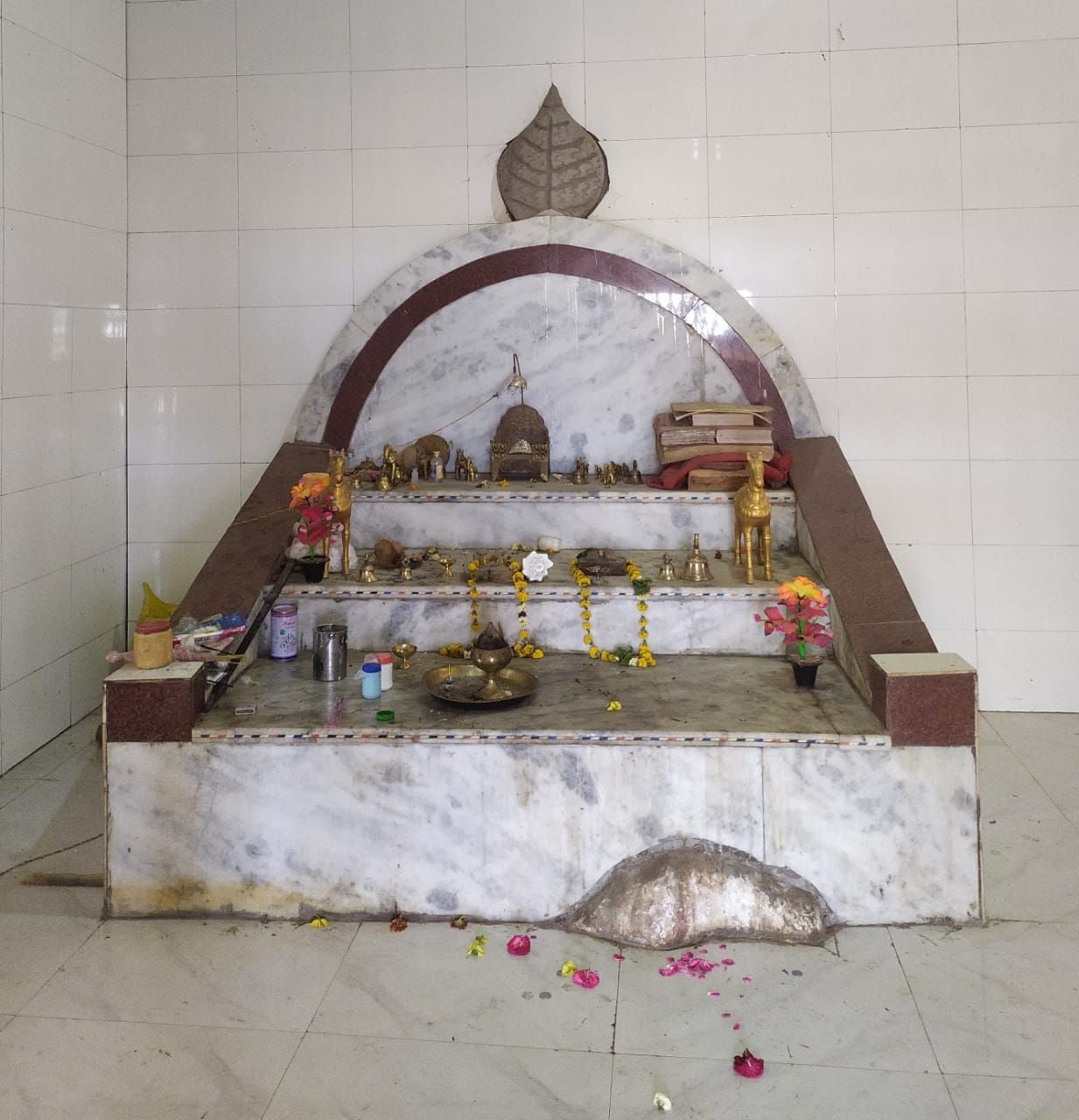 राख पंचमपुर के मंदिर में विराजमान सिद्घ बाबा राख पंचमपुर के मंदिर में विराजमान सिद्घ बाबा