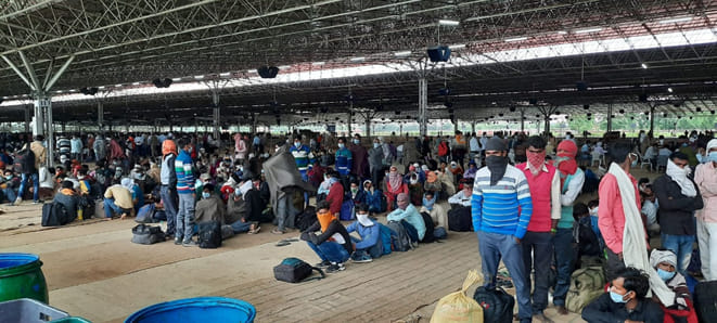पंजाब से सहारनपुर के राधा स्वामी सत्संग व्यास में पहुंचे प्रवासी मजदूर : फाईल फोटो पंजाब से सहारनपुर के राधा स्वामी सत्संग व्यास में पहुंचे प्रवासी मजदूर : फाईल फोटो