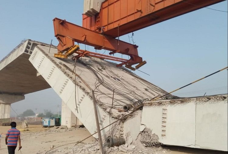 Gurugram Under Construction Flyover Being Built Over Dwarka Expressway Its  Two Part Collapse Few Workers Injured All Updates - गुरुग्राम : द्वारका  एक्सप्रेसवे पर निर्माणाधीन फ्लाईओवर का दो ...