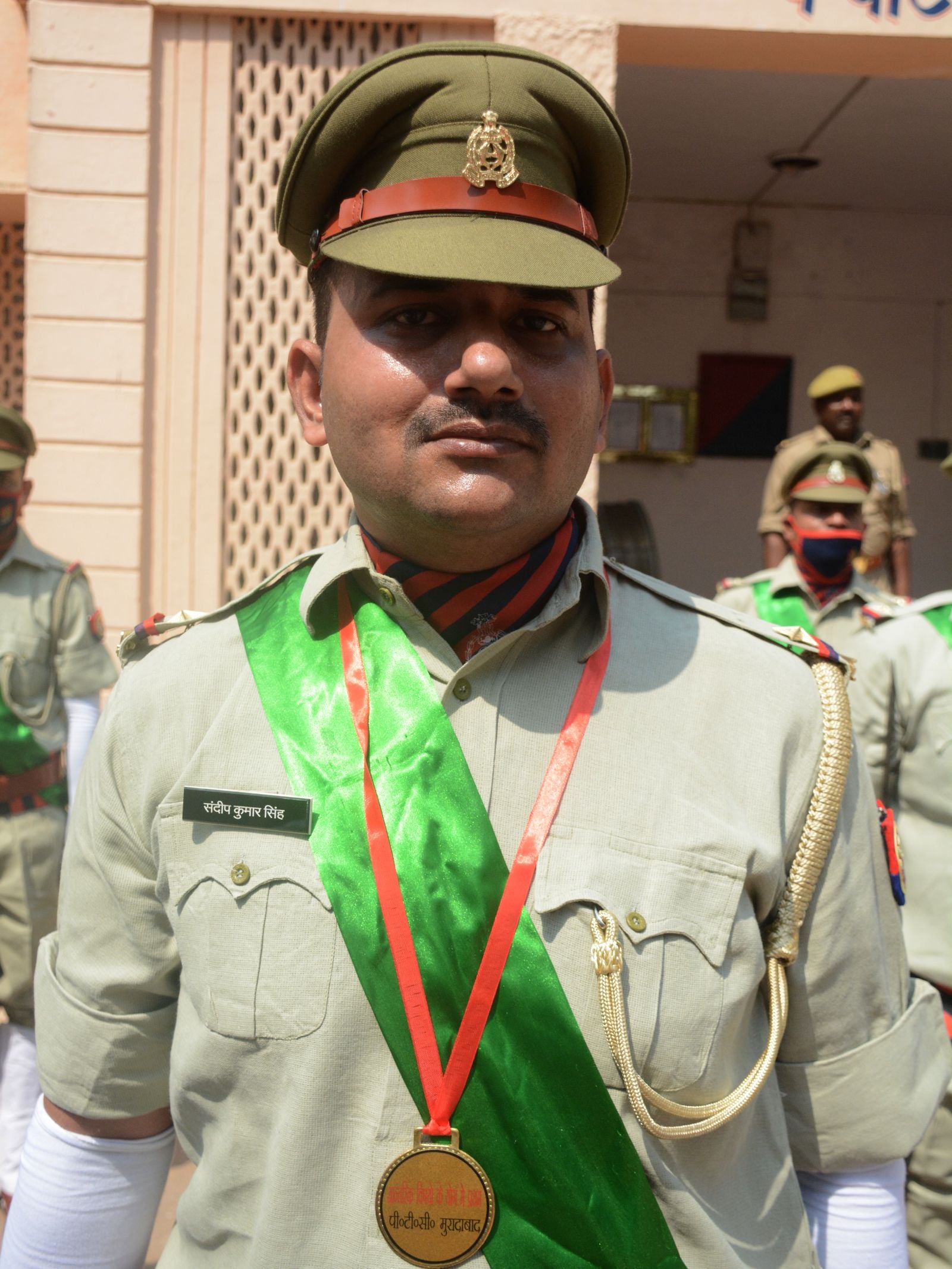 मुरादाबाद के पीटीसी में आयोजित पासिंग आउट परेड में सीतापुर के संदीप कुमार सिंह को सम्मानित किया ?