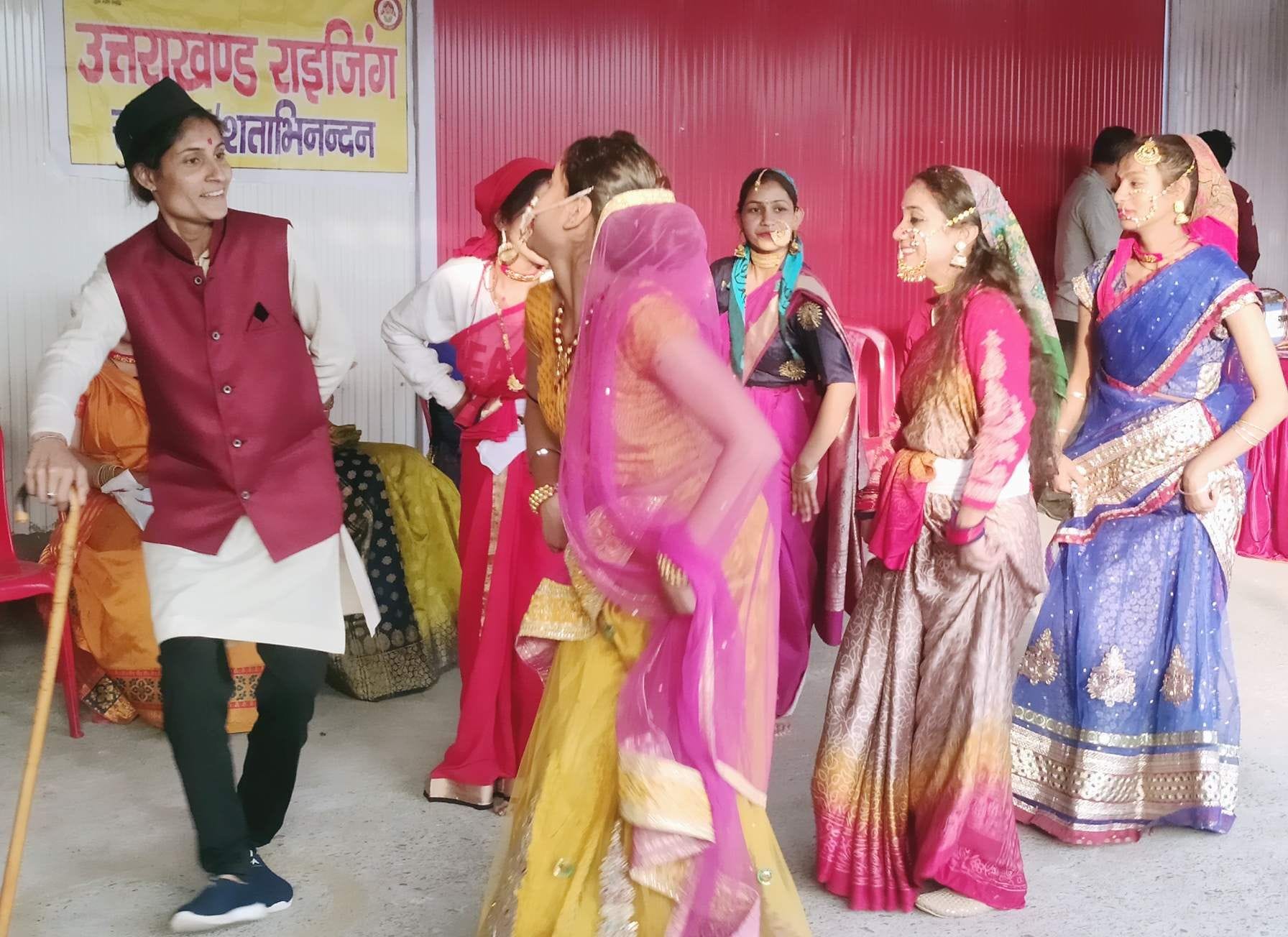 कोटद्वार भाबर के मगनपुर स्थित एक वैडिंग प्वाइंट में होली मिलन कार्यक्रम में नृत्य की प्रस्तुति ? कोटद्वार भाबर के मगनपुर स्थित एक वैडिंग प्वाइंट में होली मिलन कार्यक्रम में नृत्य की प्रस्तुति ?