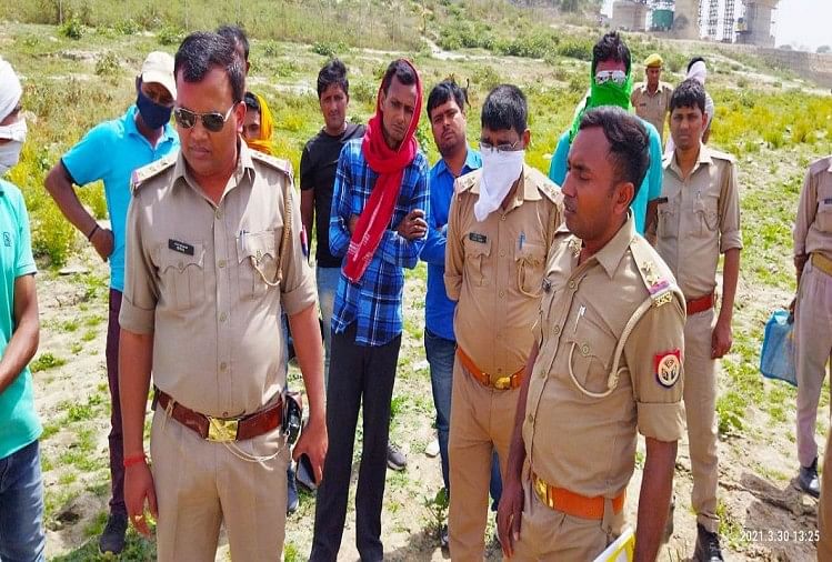 Ghazipur: Police Removed A Dead Body From Ganga On Suspicion Of Murder - गाजीपुर: हत्या के शक पर पुलिस ने गंगा से निकलवाया अधजला शव, चार दिन पूर्व हुई थी युवक की