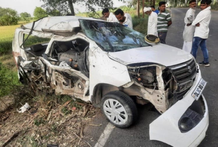 हादसे के क्षतिग्रस्त कार